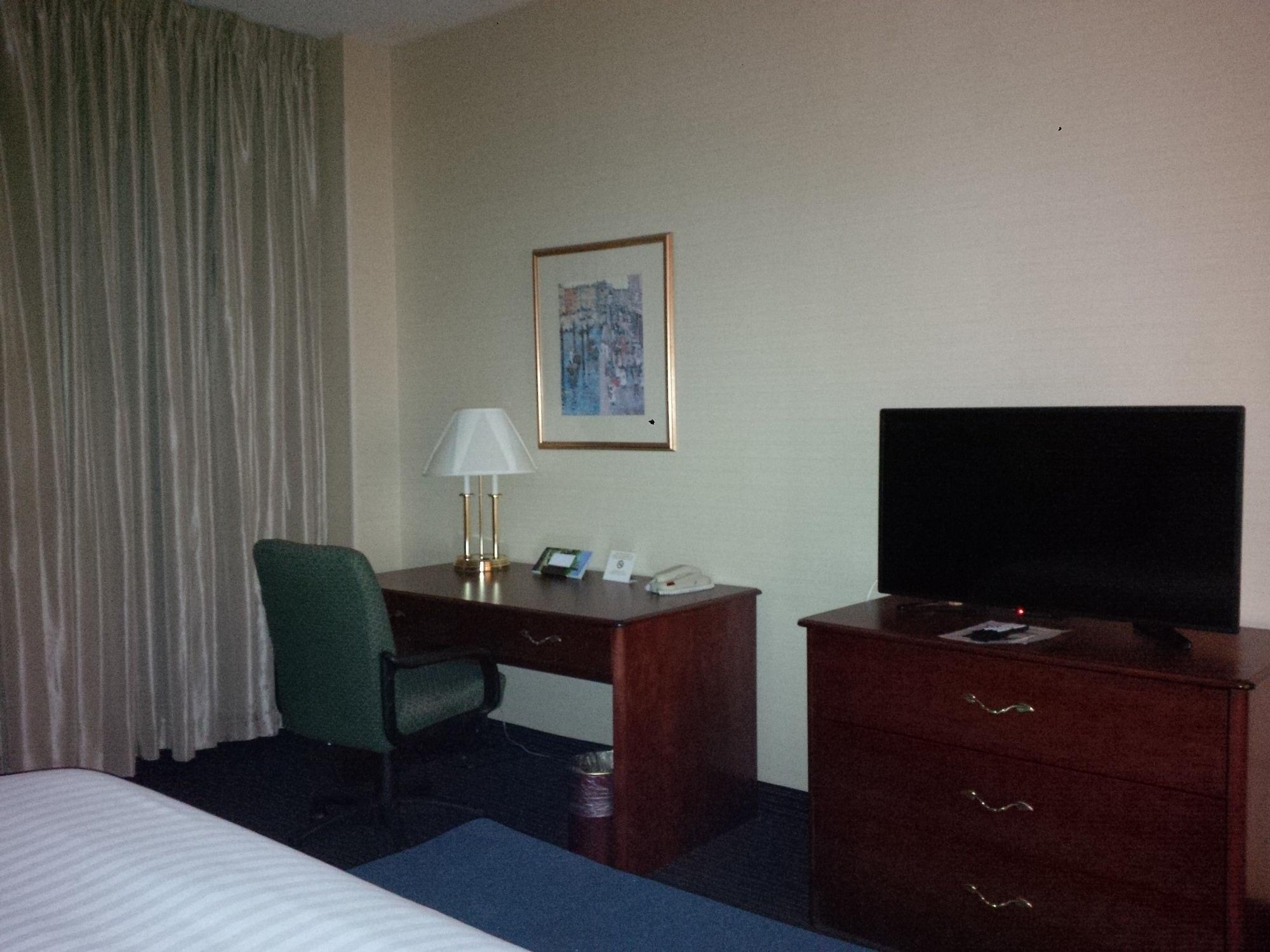 Maron Hotel & Suites Данбери Экстерьер фото