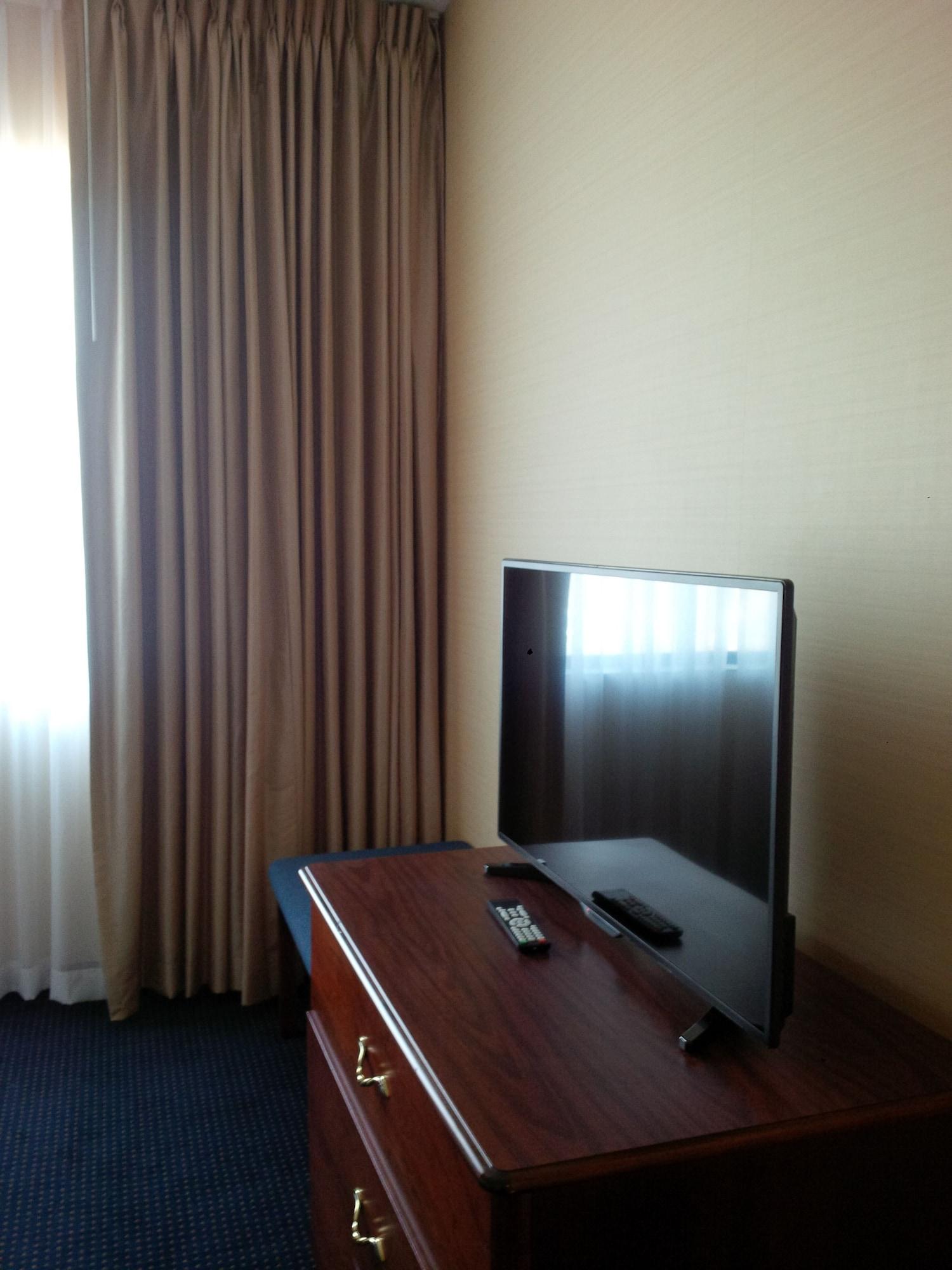 Maron Hotel & Suites Данбери Экстерьер фото