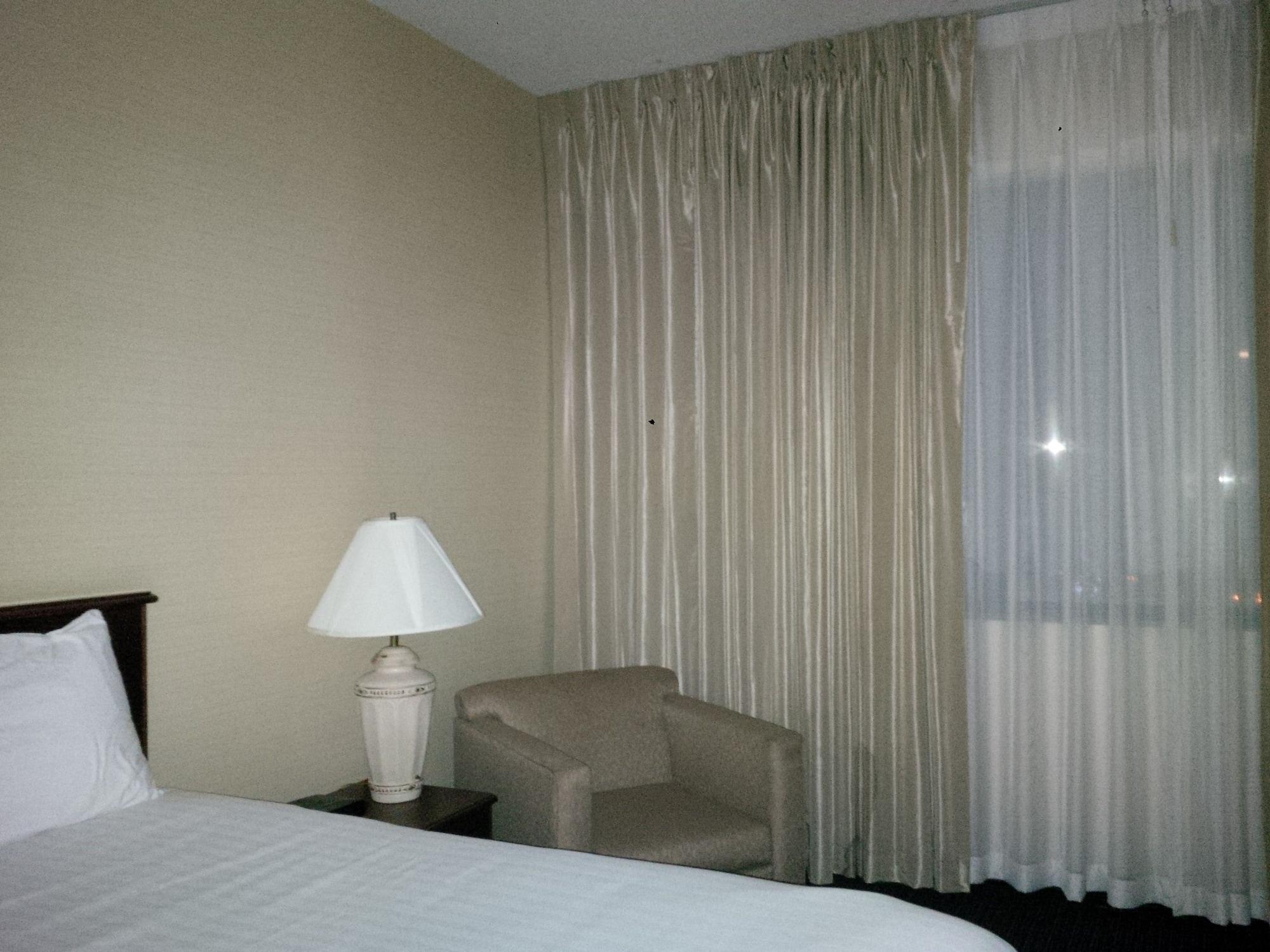 Maron Hotel & Suites Данбери Экстерьер фото