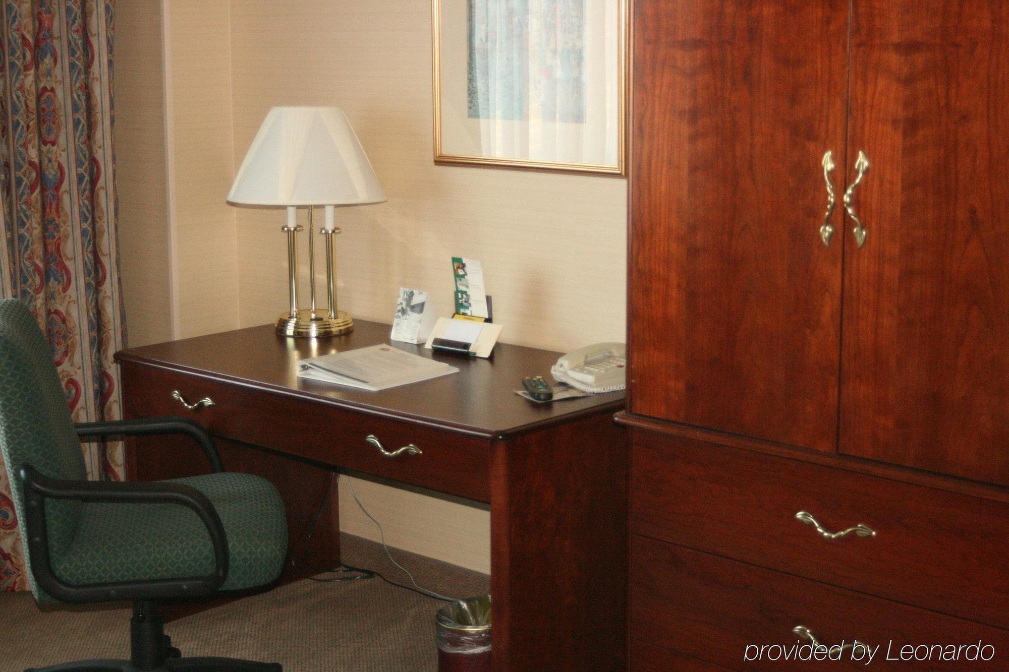 Maron Hotel & Suites Данбери Номер фото